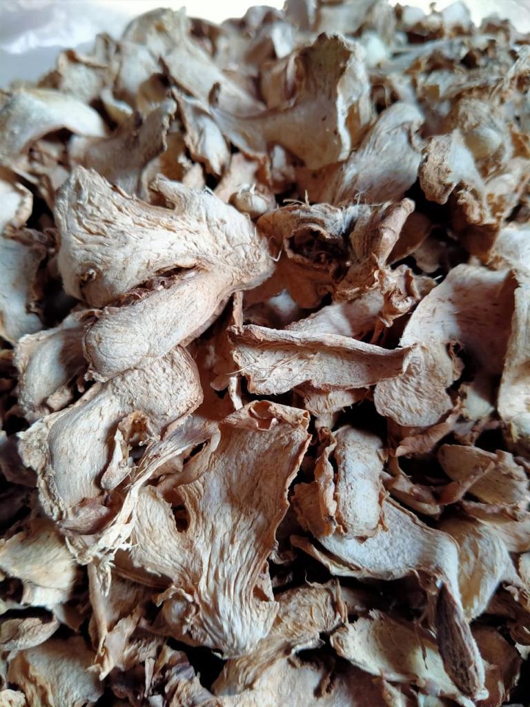 Dry ginger slices